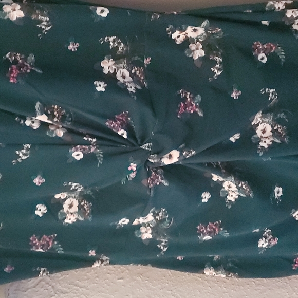 Forest green rushed short sleeve summer dress. - Picture 5 of 5